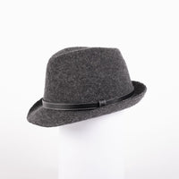 FELINE-FEDORA TYPE TRILBY AVEC ATTACHE EN CUIR