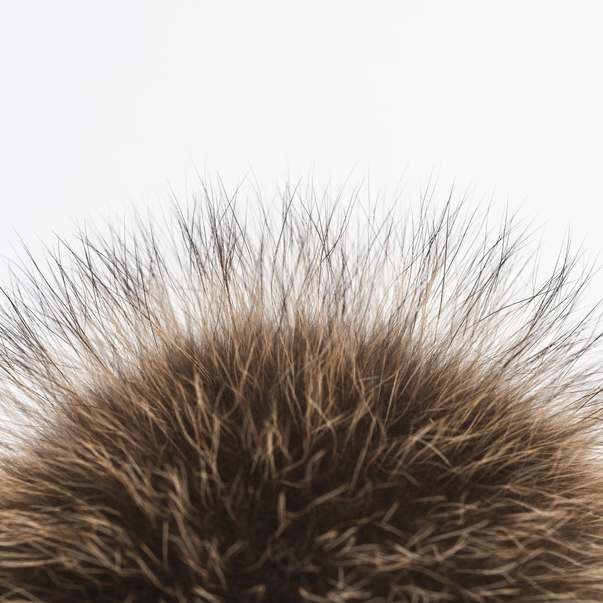 DETACHABLE POMPOM IN UPCYCLED FUR