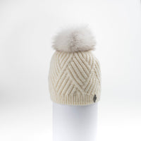 CHEVRON BEANIE WITH UPCYCLED FUR POM GOLF  4900 CREAM ONE SIZE  